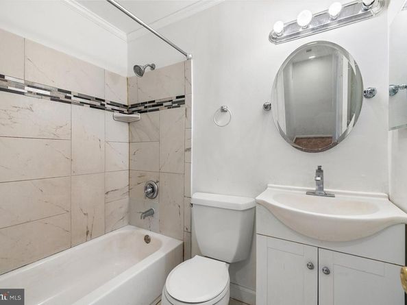 218 Stevenson Square, Alexandria VA 22304