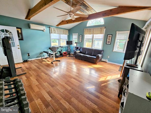 586 Olive Street, Warminster PA 18974