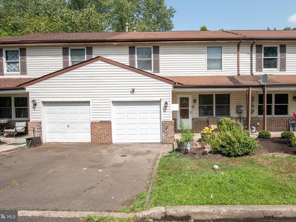 26 Bowling Green Avenue UNIT B (2), Morrisville PA 19067