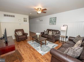 26 Bowling Green Avenue UNIT B (2), Morrisville PA 19067