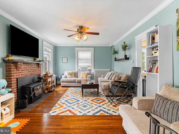 23 W Knowles Avenue, Glenolden PA 19036
