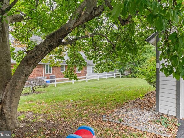 23 W Knowles Avenue, Glenolden PA 19036
