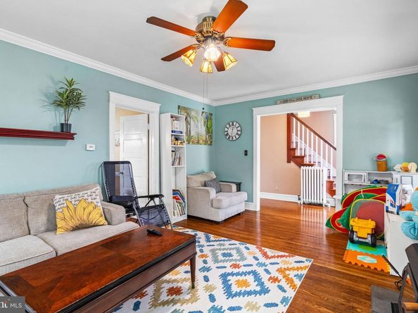 23 W Knowles Avenue, Glenolden PA 19036