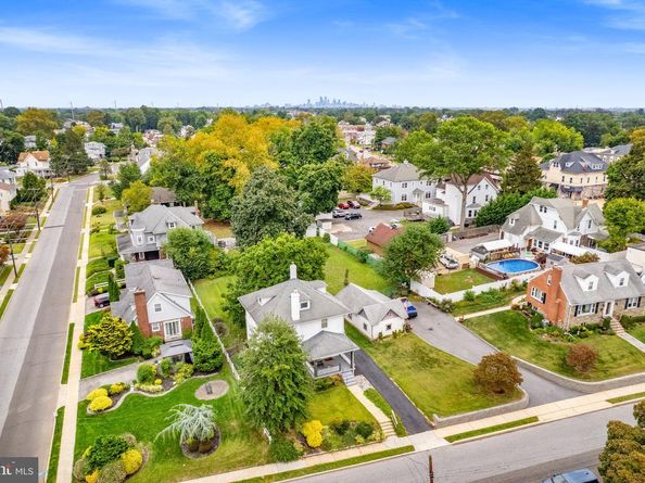 23 W Knowles Avenue, Glenolden PA 19036