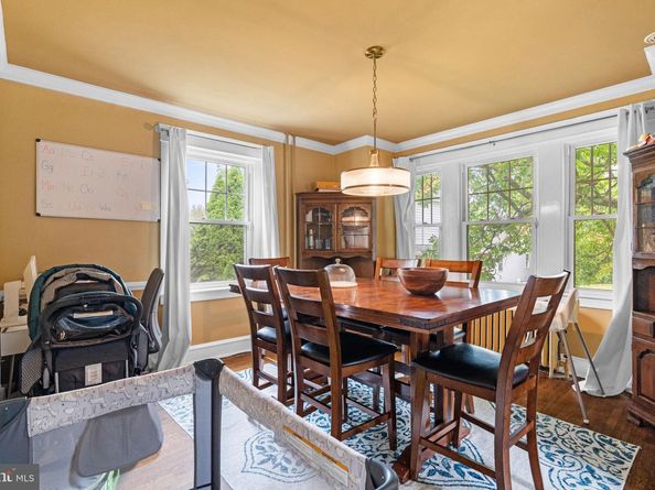 23 W Knowles Avenue, Glenolden PA 19036