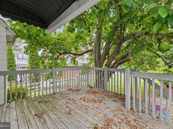 23 W Knowles Avenue, Glenolden PA 19036
