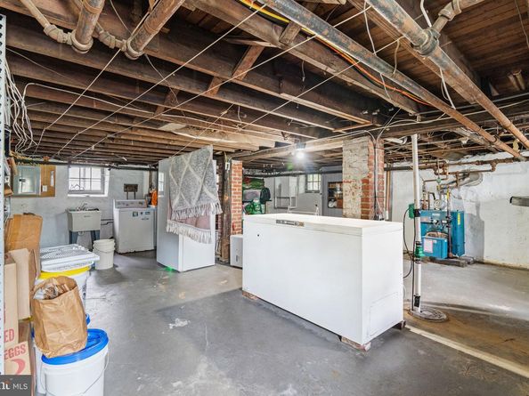 23 W Knowles Avenue, Glenolden PA 19036