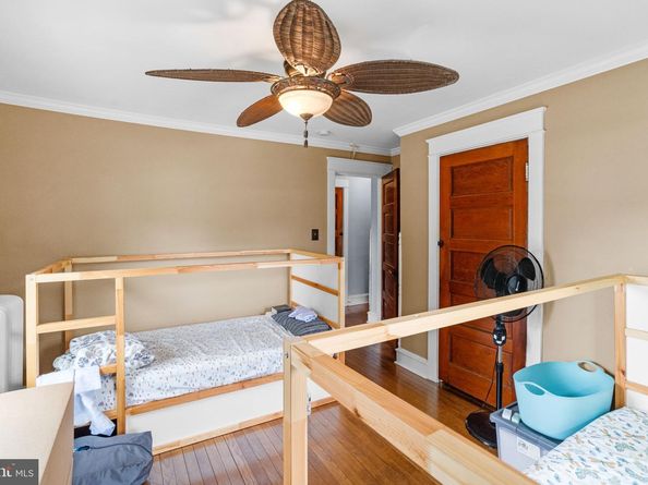 23 W Knowles Avenue, Glenolden PA 19036