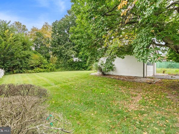 23 W Knowles Avenue, Glenolden PA 19036
