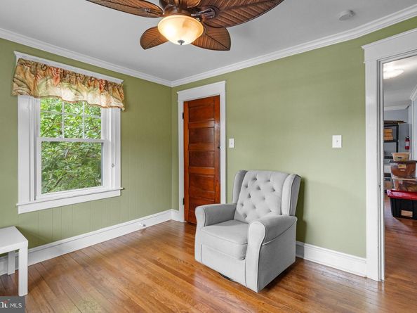 23 W Knowles Avenue, Glenolden PA 19036