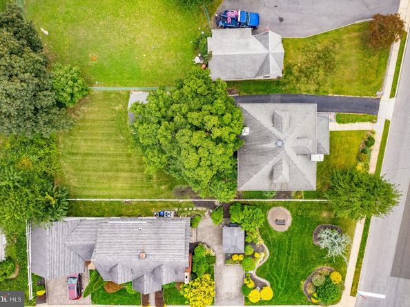 23 W Knowles Avenue, Glenolden PA 19036
