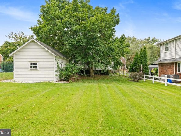 23 W Knowles Avenue, Glenolden PA 19036