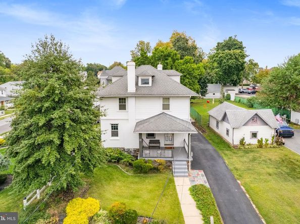 23 W Knowles Avenue, Glenolden PA 19036