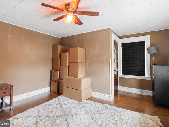 23 W Knowles Avenue, Glenolden PA 19036