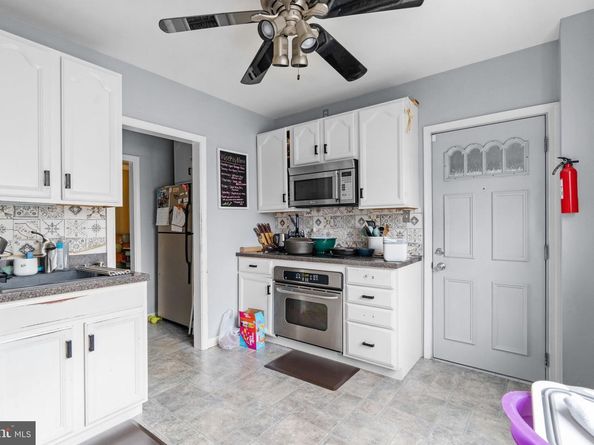 23 W Knowles Avenue, Glenolden PA 19036