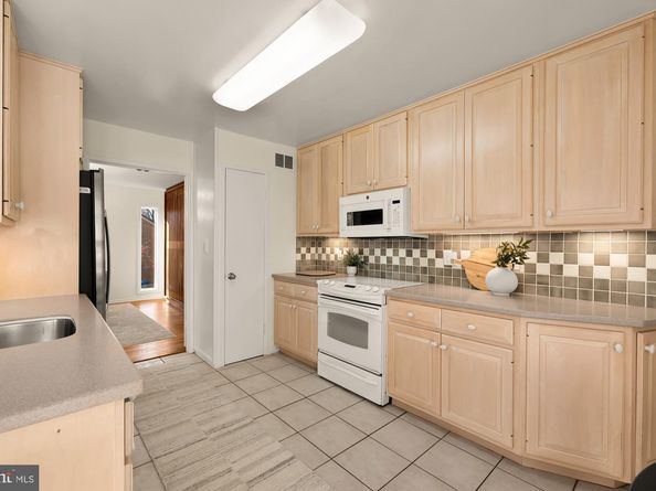 8809 Hidden Hill Lane, Potomac MD 20854