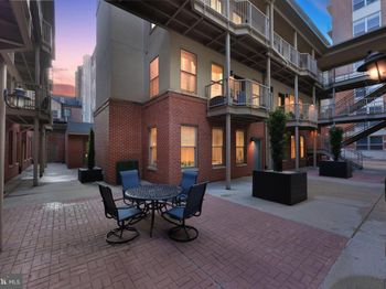 131 N Bread Street