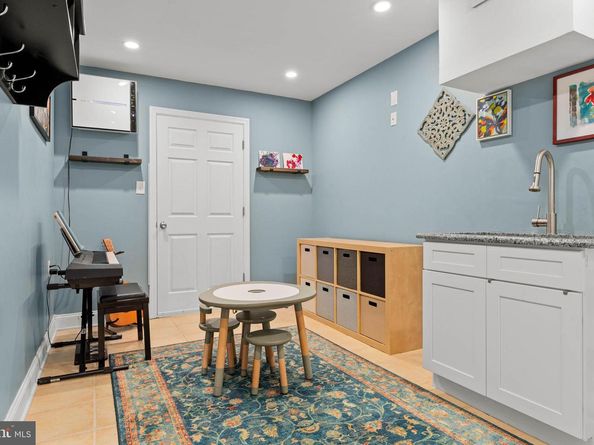 2330 Fairmount Avenue A, Philadelphia PA 19130