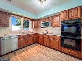 11 Vividleaf Lane, Levittown PA 19054
