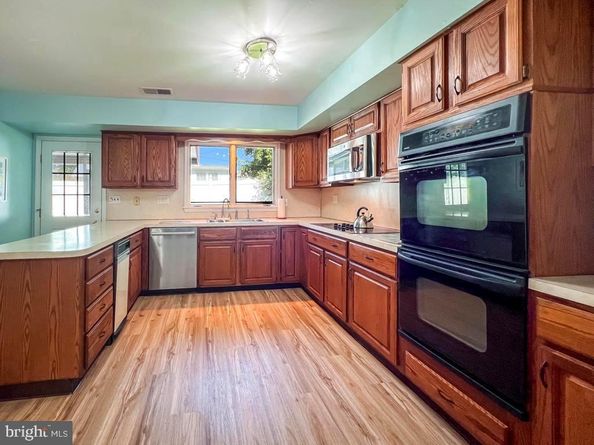 11 Vividleaf Lane, Levittown PA 19054