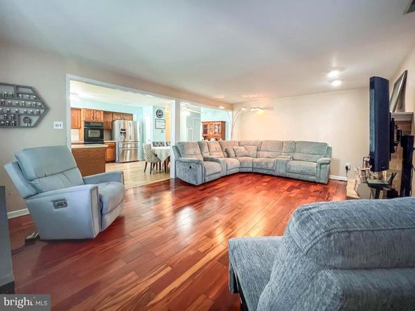 11 Vividleaf Lane, Levittown PA 19054