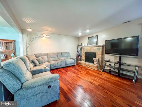 11 Vividleaf Lane, Levittown PA 19054