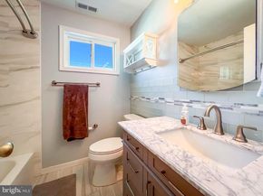 11 Vividleaf Lane, Levittown PA 19054