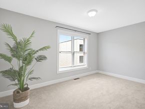 927 12TH Street NE, Washington DC 20002