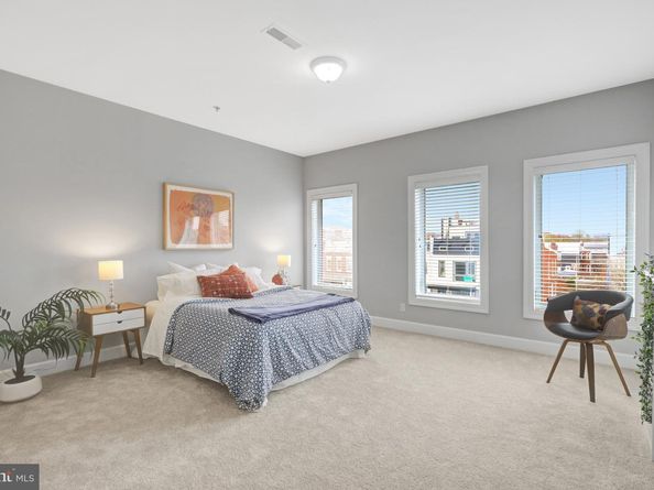 927 12TH Street NE, Washington DC 20002