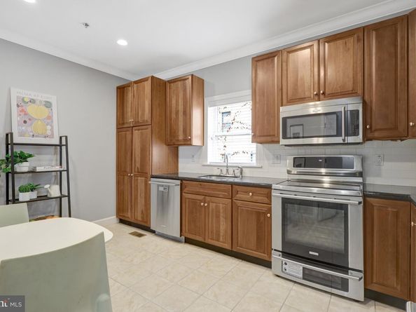 927 12TH Street NE, Washington DC 20002