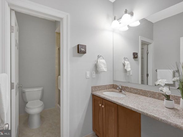 927 12TH Street NE, Washington DC 20002