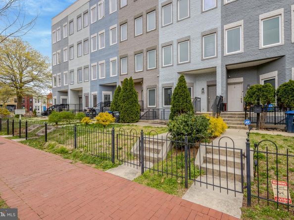 927 12TH Street NE, Washington DC 20002