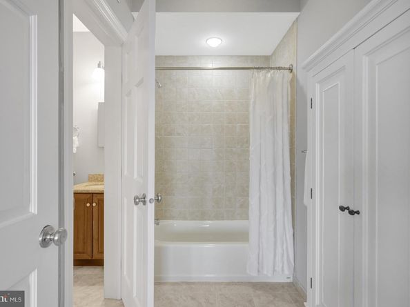 927 12TH Street NE, Washington DC 20002