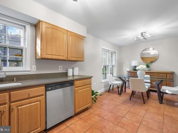 16 S Manchester Street, Arlington VA 22204