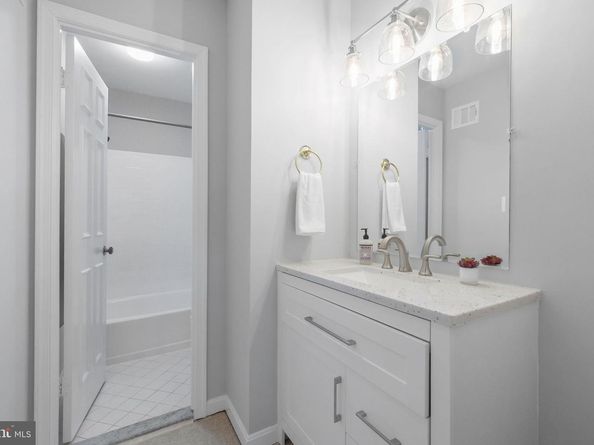 16 S Manchester Street, Arlington VA 22204