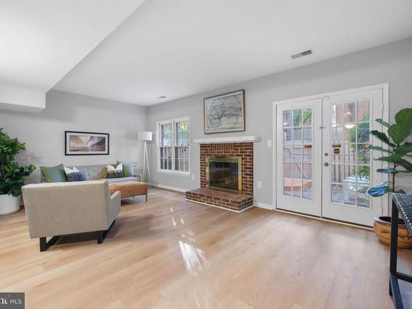 16 S Manchester Street, Arlington VA 22204