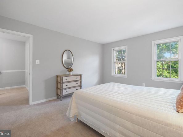 16 S Manchester Street, Arlington VA 22204