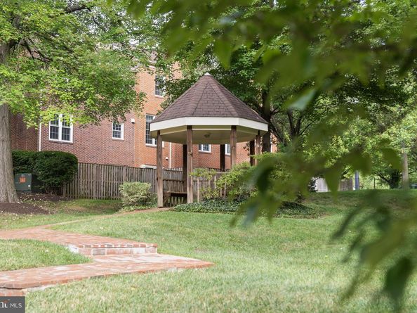 16 S Manchester Street, Arlington VA 22204