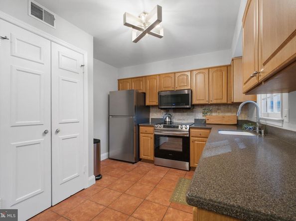 16 S Manchester Street, Arlington VA 22204