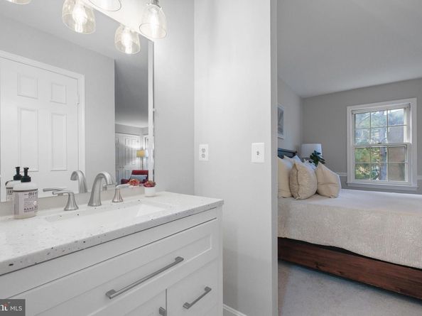 16 S Manchester Street, Arlington VA 22204