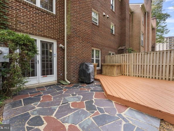 16 S Manchester Street, Arlington VA 22204