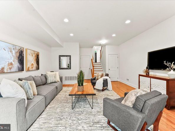 677 N 15TH Street, Philadelphia PA 19130
