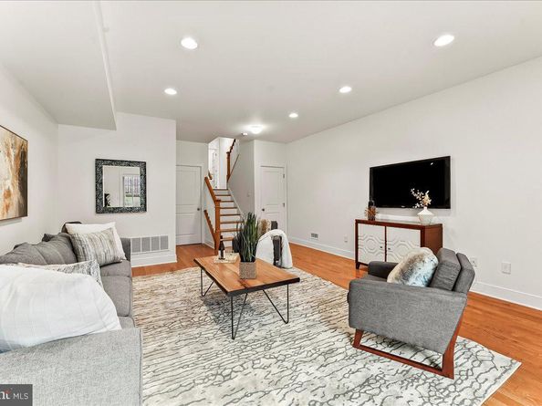677 N 15TH Street, Philadelphia PA 19130