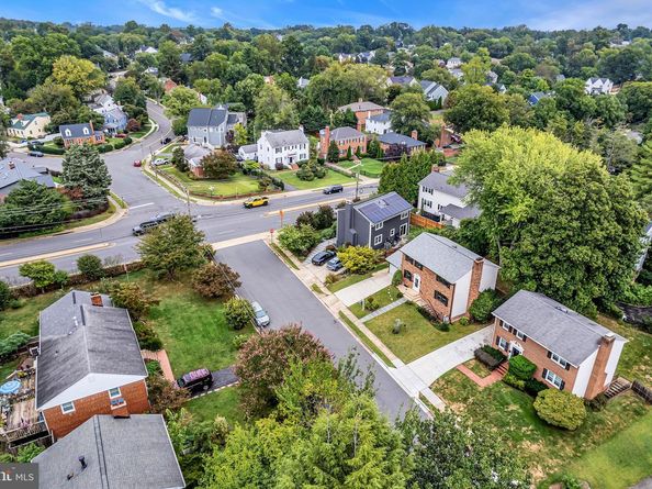 2339 N Powhatan Street, Arlington VA 22205