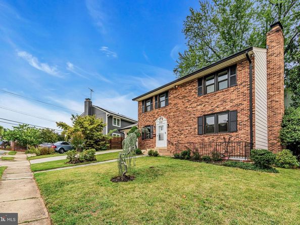 2339 N Powhatan Street, Arlington VA 22205