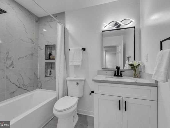 2339 N Powhatan Street, Arlington VA 22205
