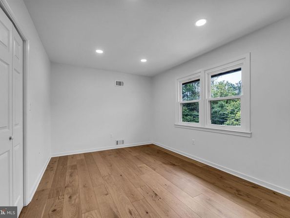 2339 N Powhatan Street, Arlington VA 22205