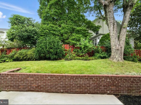 2339 N Powhatan Street, Arlington VA 22205