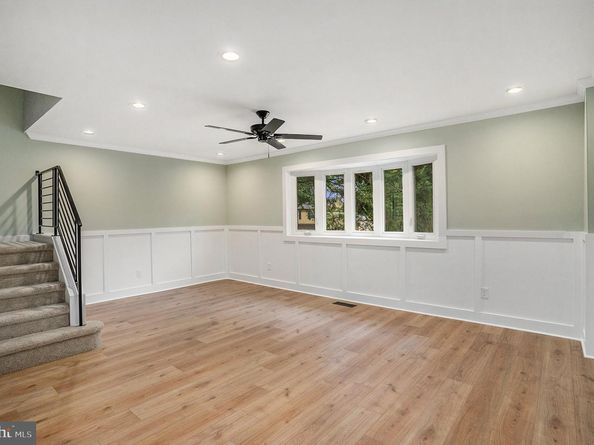 9038 Lykens Lane, Philadelphia PA 19128