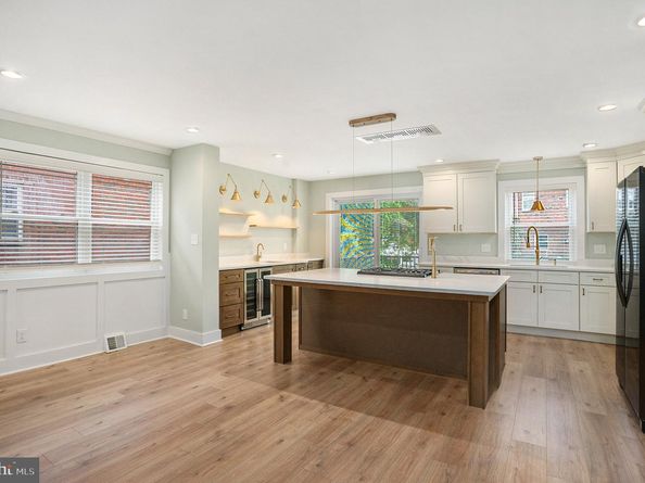 9038 Lykens Lane, Philadelphia PA 19128